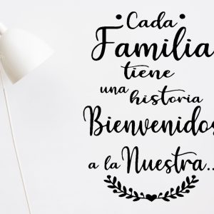 Vinilo Frase Familia Pared, Cada Familia Tiene.. 60x45cm
