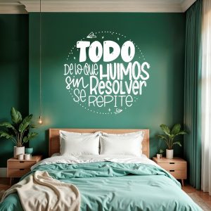 Frase Decorativa de Eduardo Galeano "Todo de lo que huimos.." 60x60cm